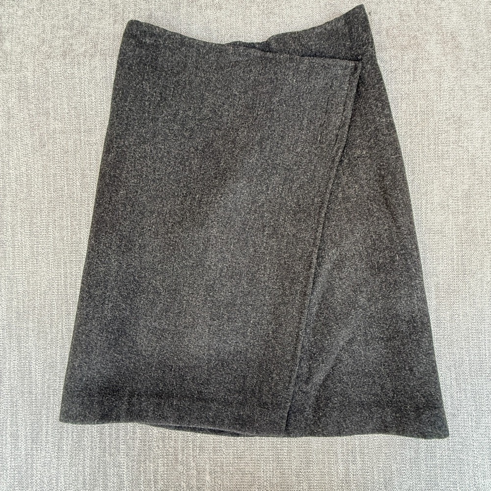 DKNY Mini Wrap Skirt Womens 2 Gray Wool Angora Blend Quiet Luxury Warm Winter